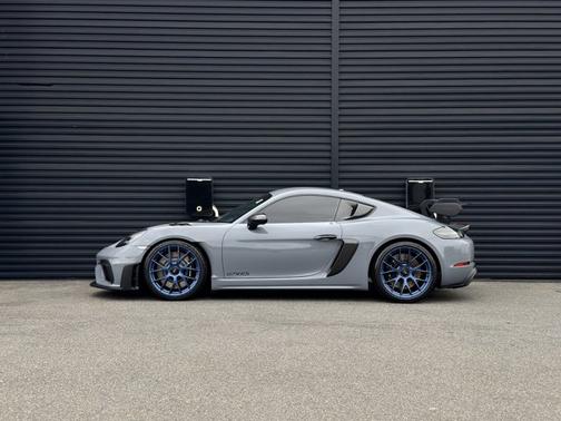 2023 Porsche 718 Cayman GT4 RS