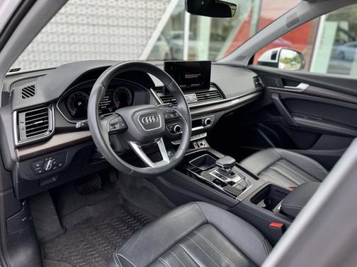 2022 Audi Q5 45 S line Premium Plus