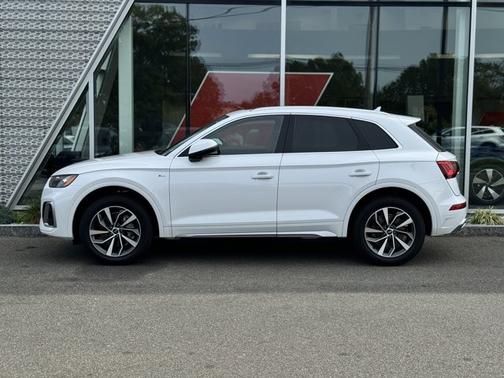 2022 Audi Q5 45 S line Premium Plus