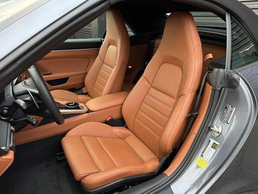 2025 Porsche 911 Carrera