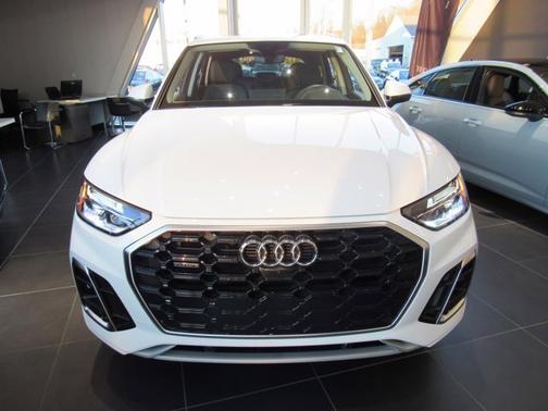 Photo 2 of 25 of 2022 Audi Q5 S line Premium Plus