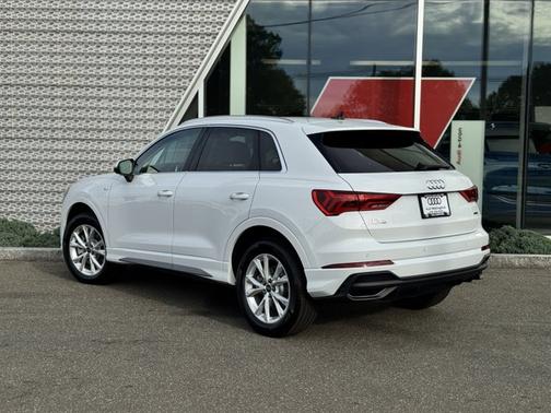 2025 Audi Q3 Premium 45 TFSI S line quattro Tiptronic