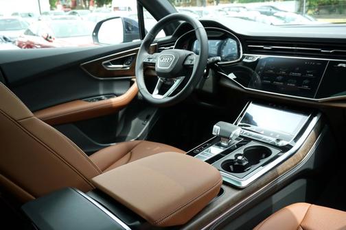 2025 Audi Q7 55 Premium Plus