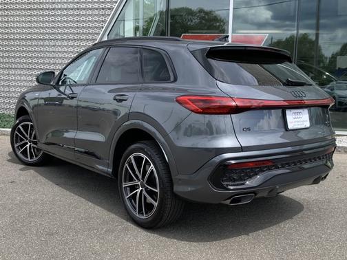 Daytona Gray Metallic 2026 Audi Q5 Premium Plus TFSI quattro S tronic