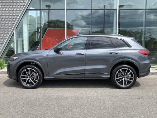 Daytona Gray Metallic 2026 Audi Q5 Premium Plus TFSI quattro S tronic