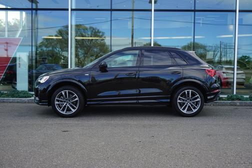 2025 Audi Q3 Premium 45 TFSI S line quattro Tiptronic