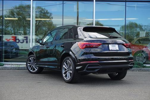 2025 Audi Q3 Premium 45 TFSI S line quattro Tiptronic