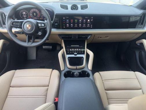 Carrara White Metallic 2025 Porsche Cayenne Cayenne