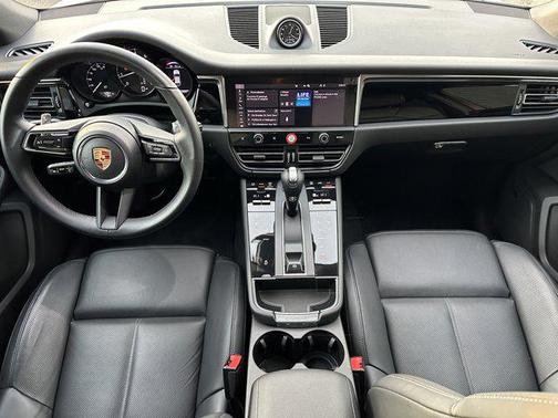 2025 Porsche Macan AWD