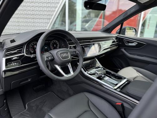 2025 Audi Q7 55 Premium Plus