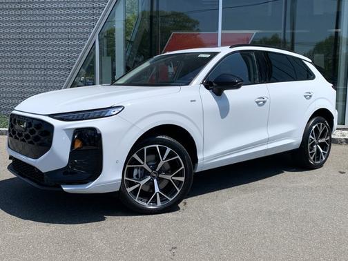 Glacier White Metallic 2026 Audi Q3 TFSI quattro S tronic