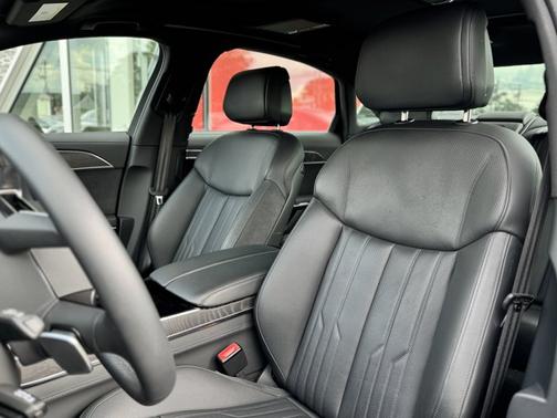 2025 Audi A8 L 55 TFSI quattro Tiptronic