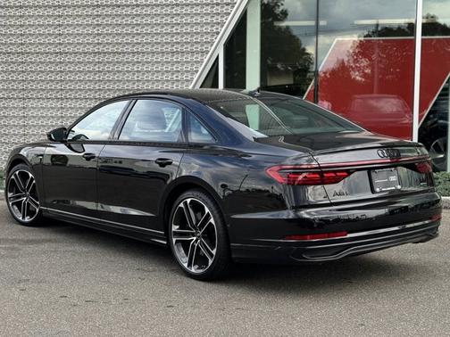 2025 Audi A8 L 55 TFSI quattro Tiptronic