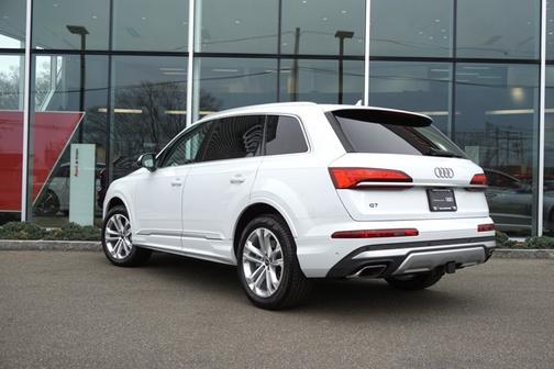 2025 Audi Q7 Premium Plus