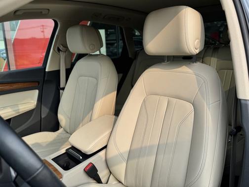 2022 Audi Q5 45 S line Premium Plus