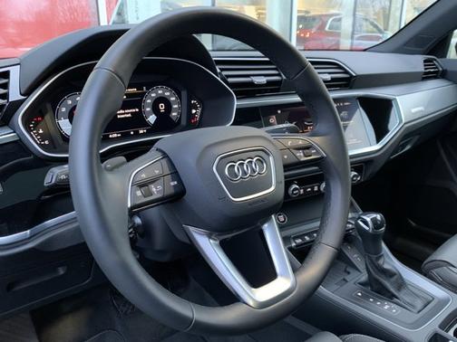 2025 Audi Q3 Premium 45 TFSI S line quattro Tiptronic