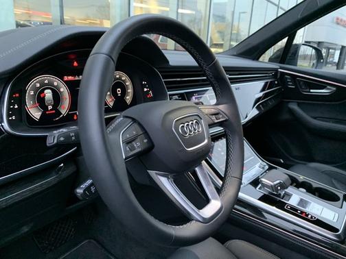 2025 Audi Q7 55 Prestige