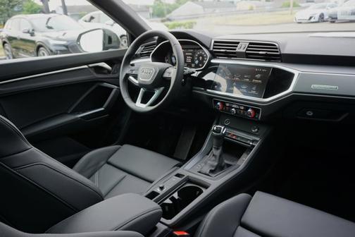 2025 Audi Q3 Premium 45 TFSI S line quattro Tiptronic