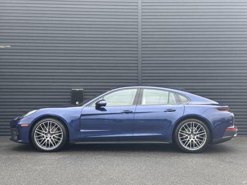 2026 Porsche Panamera 4