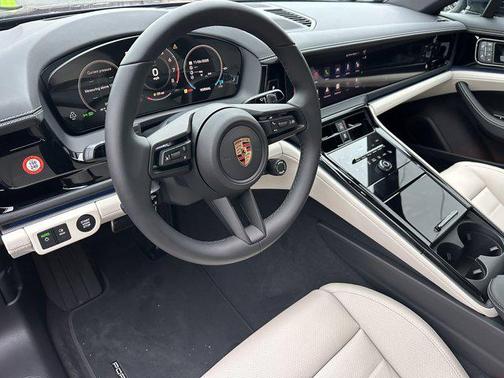 2026 Porsche Panamera 4