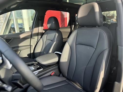 2025 Audi Q7 45 Premium