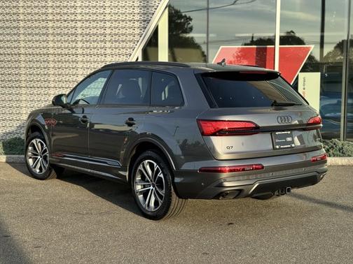 2025 Audi Q7 45 Premium