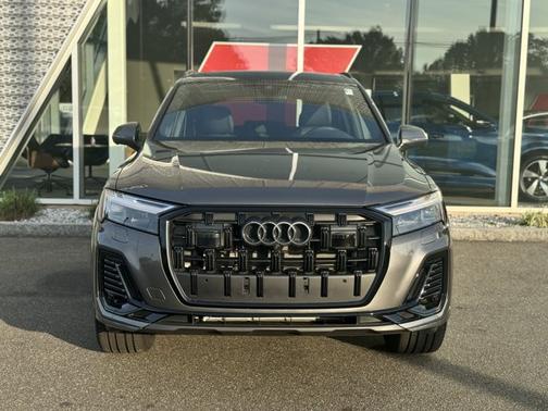 2025 Audi Q7 45 Premium