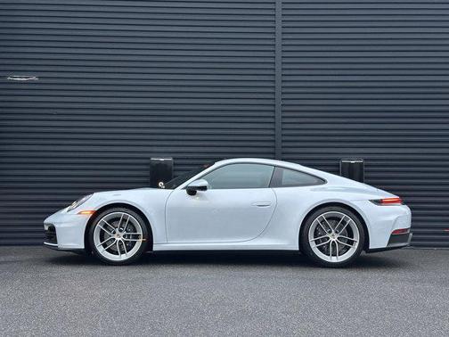 2025 Porsche 911 Carrera