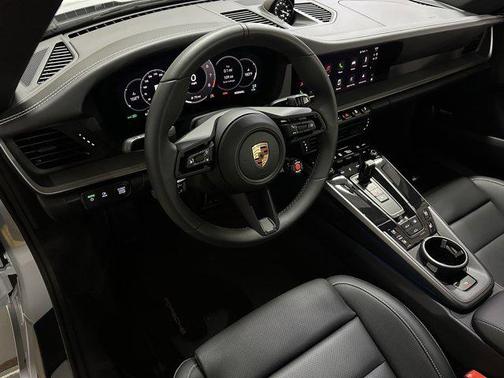 2025 Porsche 911 Carrera