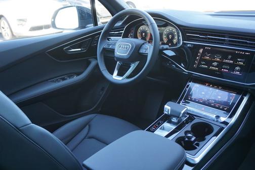 2025 Audi Q7 55 Premium Plus