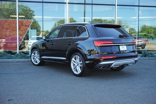 2025 Audi Q7 55 Premium Plus