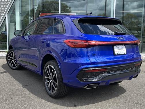Ultra Blue Metallic 2026 Audi Q5 Premium Plus TFSI quattro S tronic
