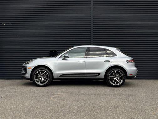2025 Porsche Macan Base