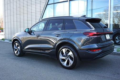 2025 Audi Q6 e-tron Premium Plus quattro