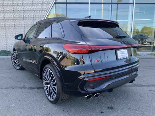 Mythos Black Metallic 2026 Audi SQ5 3.0T Premium Plus