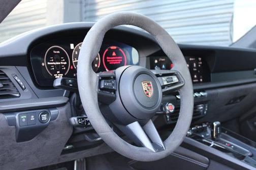 2025 Porsche 911 Carrera 4 GTS