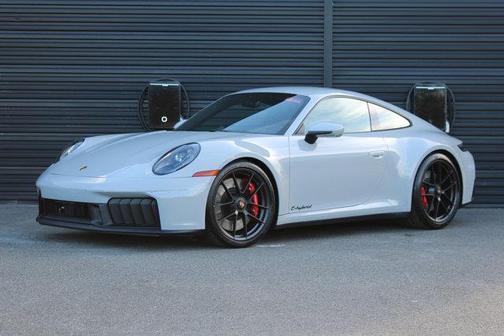 2025 Porsche 911 Carrera 4 GTS