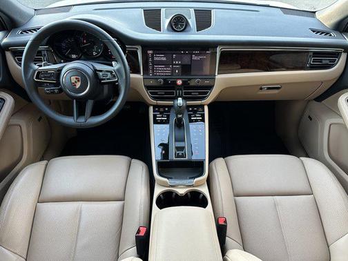 2025 Porsche Macan AWD