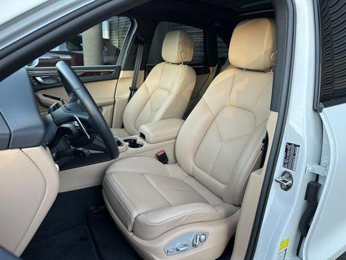 2025 Porsche Macan AWD