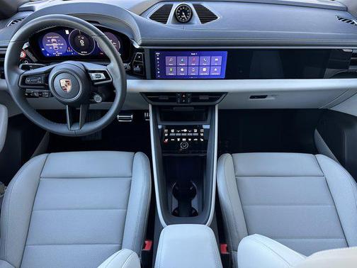 2025 Porsche Macan 4S