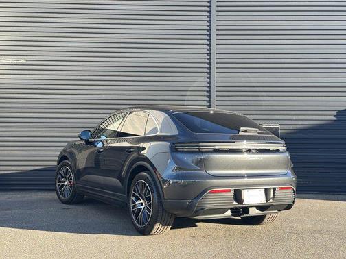 2025 Porsche Macan 4S