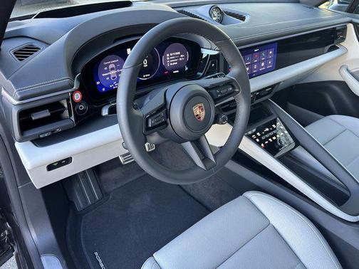 2025 Porsche Macan 4S