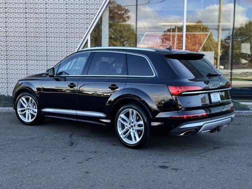 2025 Audi Q7 55 Premium Plus