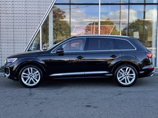 2025 Audi Q7 55 Premium Plus