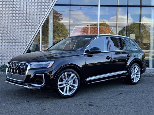 2025 Audi Q7 55 Premium Plus