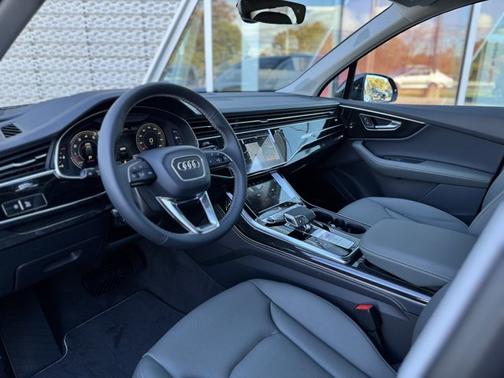 2025 Audi Q7 55 Premium Plus