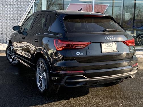 2025 Audi Q3 Premium 45 TFSI S line quattro Tiptronic