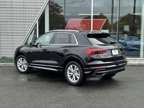 2025 Audi Q3 Premium 45 TFSI S line quattro Tiptronic