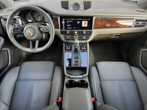 2025 Porsche Macan AWD