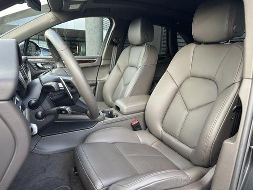2025 Porsche Macan AWD